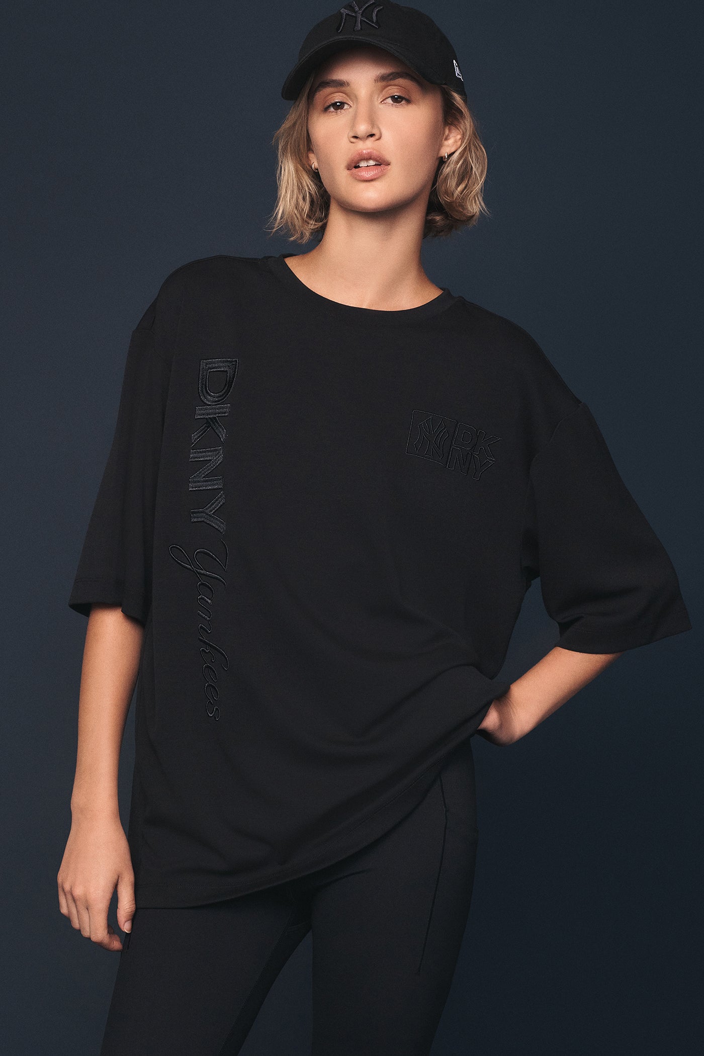 DKNY X YANKEES SHORT-SLEEVE EMBOSSED TEE - Image 2