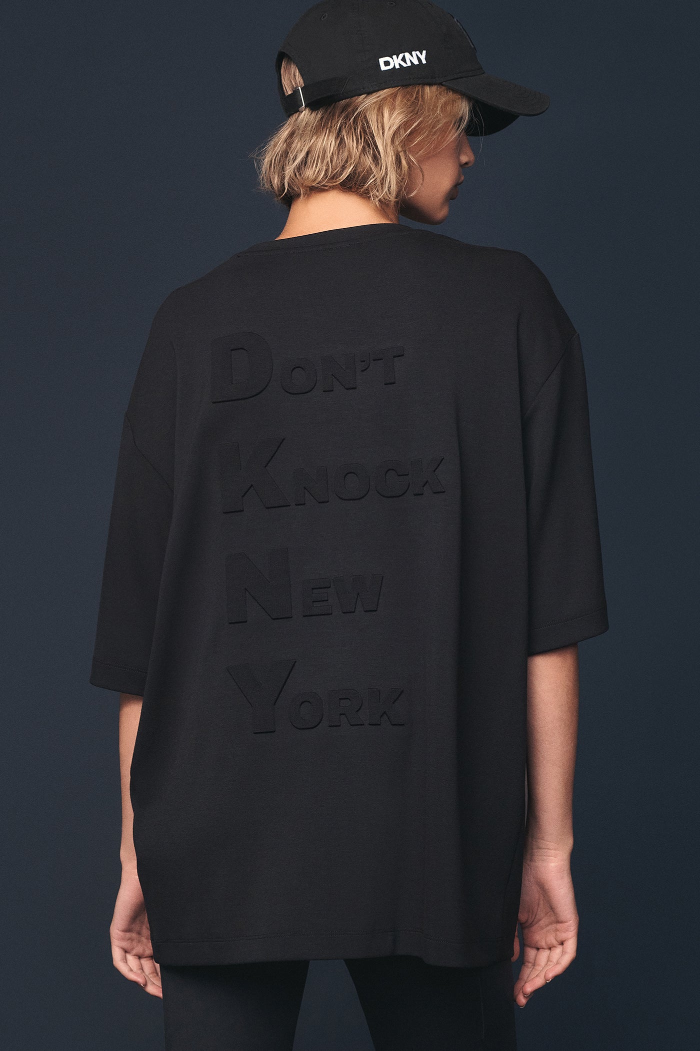 DKNY X YANKEES SHORT-SLEEVE EMBOSSED TEE - Image 3